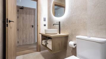 Standard Double or Twin Room | Bathroom | Shower, towels