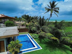 Chalet | Piscina | Una piscina al aire libre