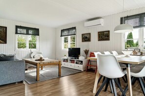 Dining - Classic lovingly renovated near beach (Kirke Hyllinge)