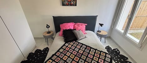 Iron/ironing board, WiFi