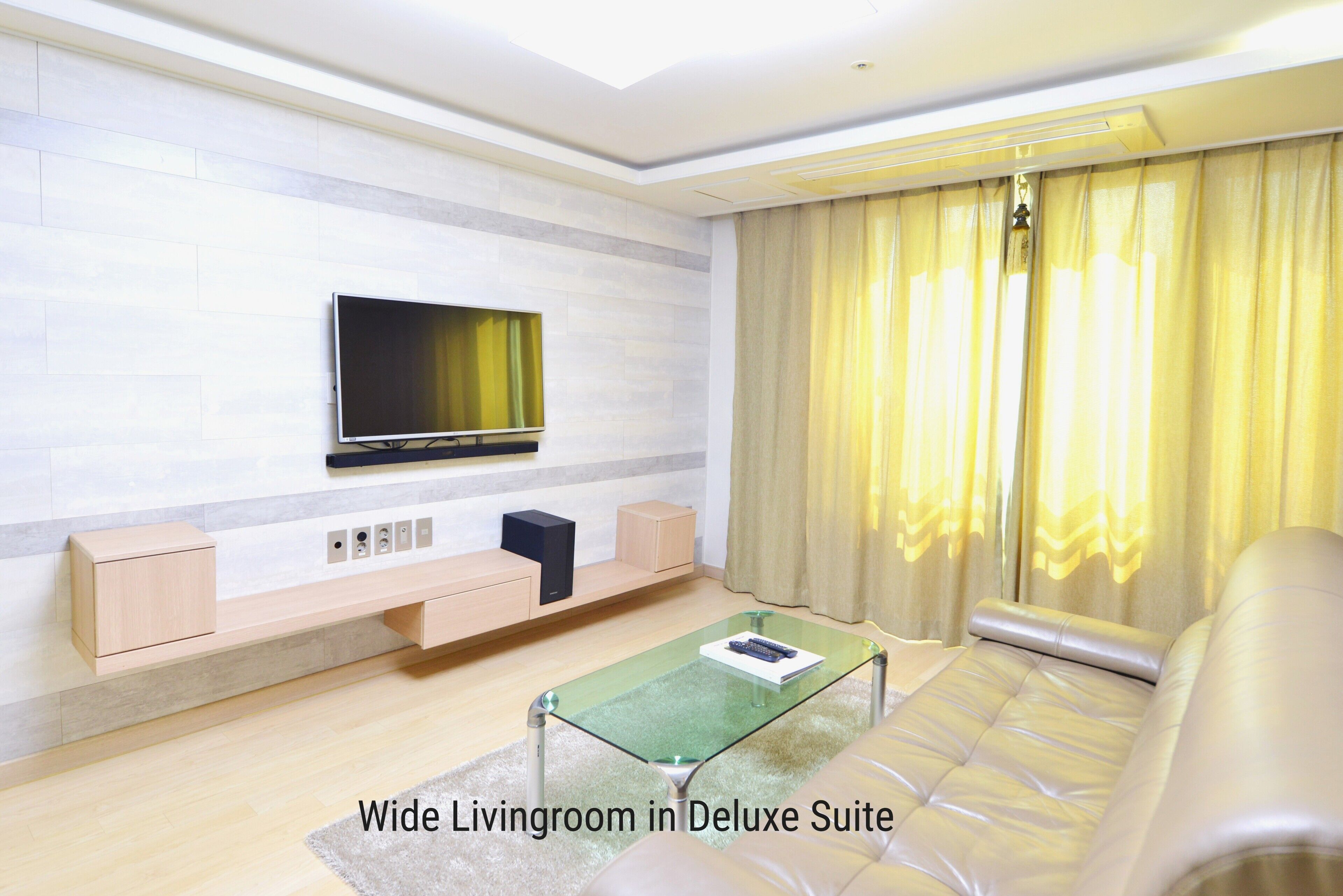 Suite Deluxe, cuisine, vue ville | Bureau, espace de travail pour ordinateur portable, rideaux occultants