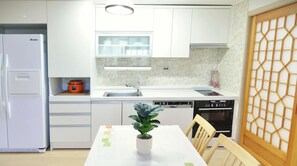 Superior Suite, Kitchen, City View | Private kitchen - Hotel Samsung Residence (Geoje)
