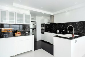 Private kitchen - Villa YINDEE (Bophut, Koh Samui)