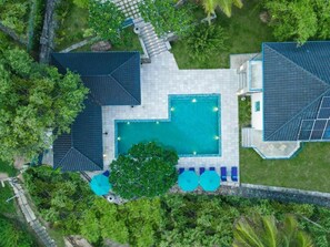 Kolam renang outdoor