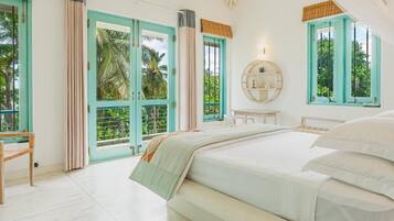 Quarto casal luxo, sacada, vista para o mar | Cofres nos quartos, Wi-Fi de cortesia, roupa de cama