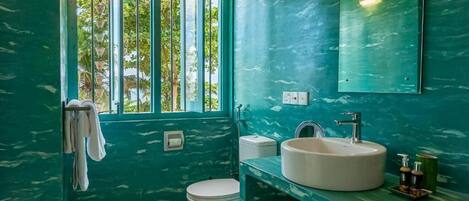 Shower, free toiletries, hair dryer, towels