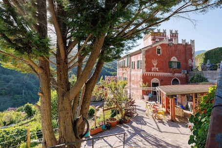 Terrace/patio. Room 'Verde' with Shared Terrace, Wi-Fi and Air Conditioning