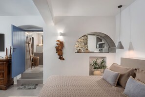 Junior suite, balkon, uitzicht op zee | Een strijkplank/strijkijzer, reisbedje, gratis wifi, beddengoed