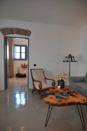 Deluxe-Suite, Balkon, Meerblick | Wohnbereich