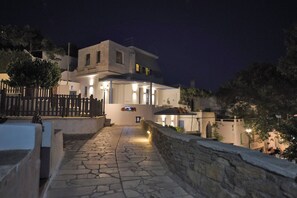Front of property – evening/night - Vivian Suites Tinos (Tinos)