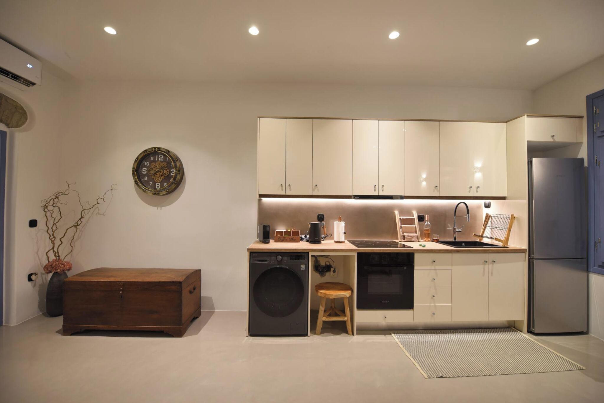 Deluxe Suite, Balcony, Sea View | Private kitchen