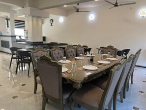 Phòng đôi Deluxe, ban công, quang cảnh biển | Khu ăn uống
