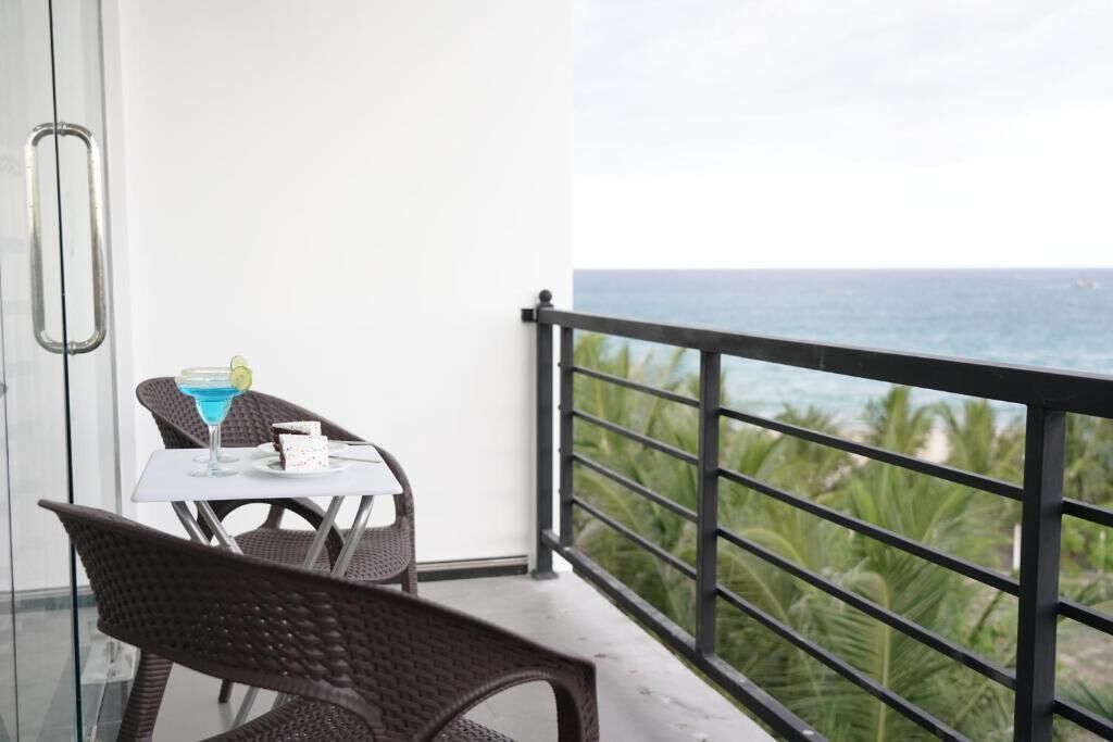 Deluxe Double Room, Balcony, Ocean View | Outdoor dining
