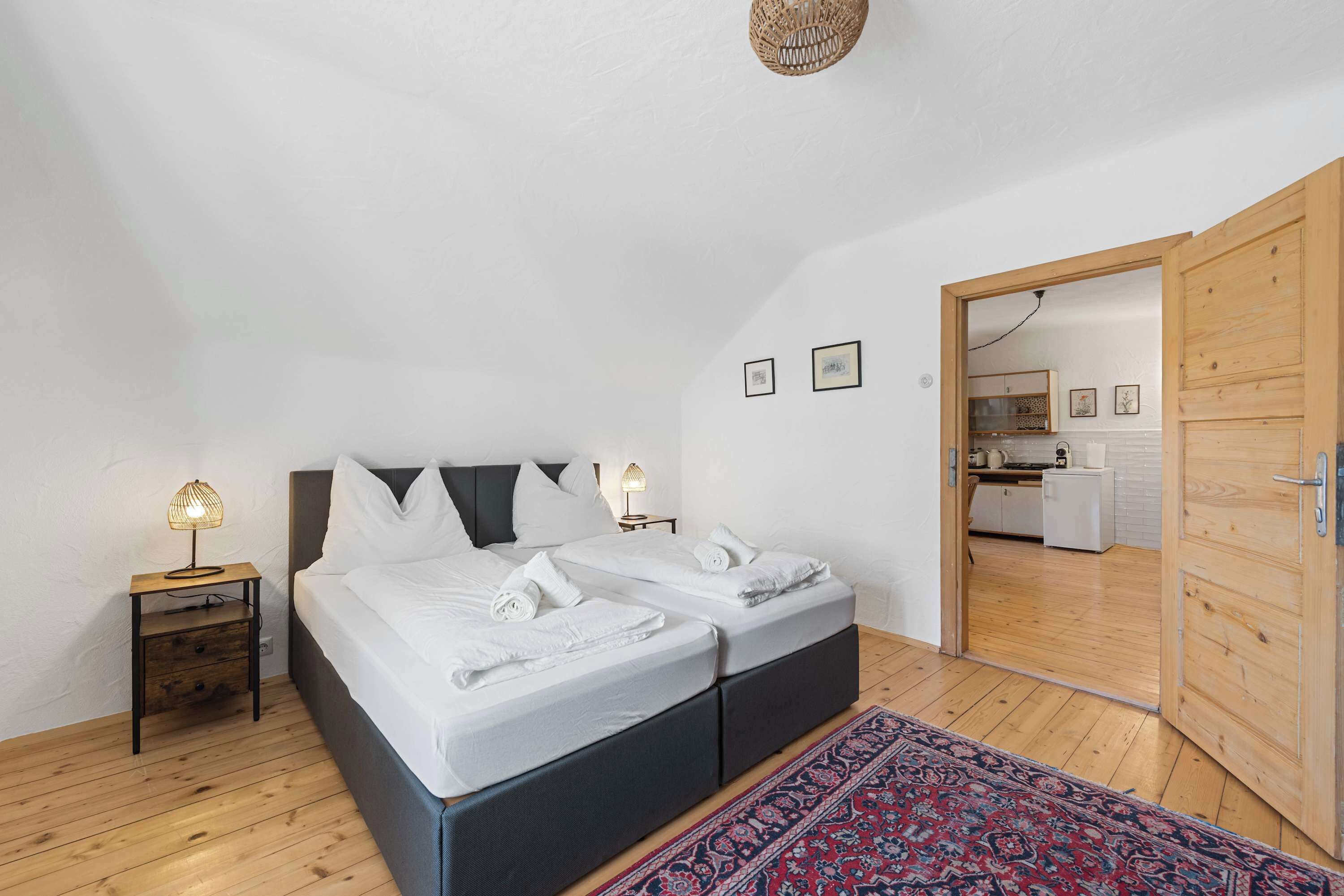 Desk, WiFi, bed sheets
