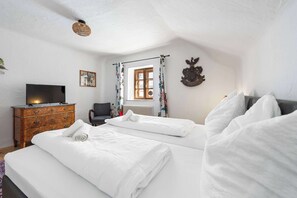 Desk, WiFi, bed sheets - Old Bakery | Kitchen | City Center (Melk)
