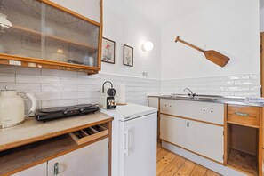 Fridge, stovetop, coffee/tea maker, toaster - Old Bakery | Kitchen | City Center (Melk)