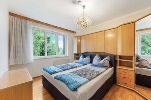 Desk, WiFi, bed sheets - Lakeside Apartment | Kitchen | Parking (Velden am Wörthersee)