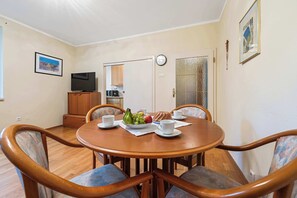 Dining - Lakeside Apartment | Kitchen | Parking (Velden am Wörthersee)