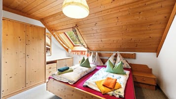 Desk, WiFi, bed sheets