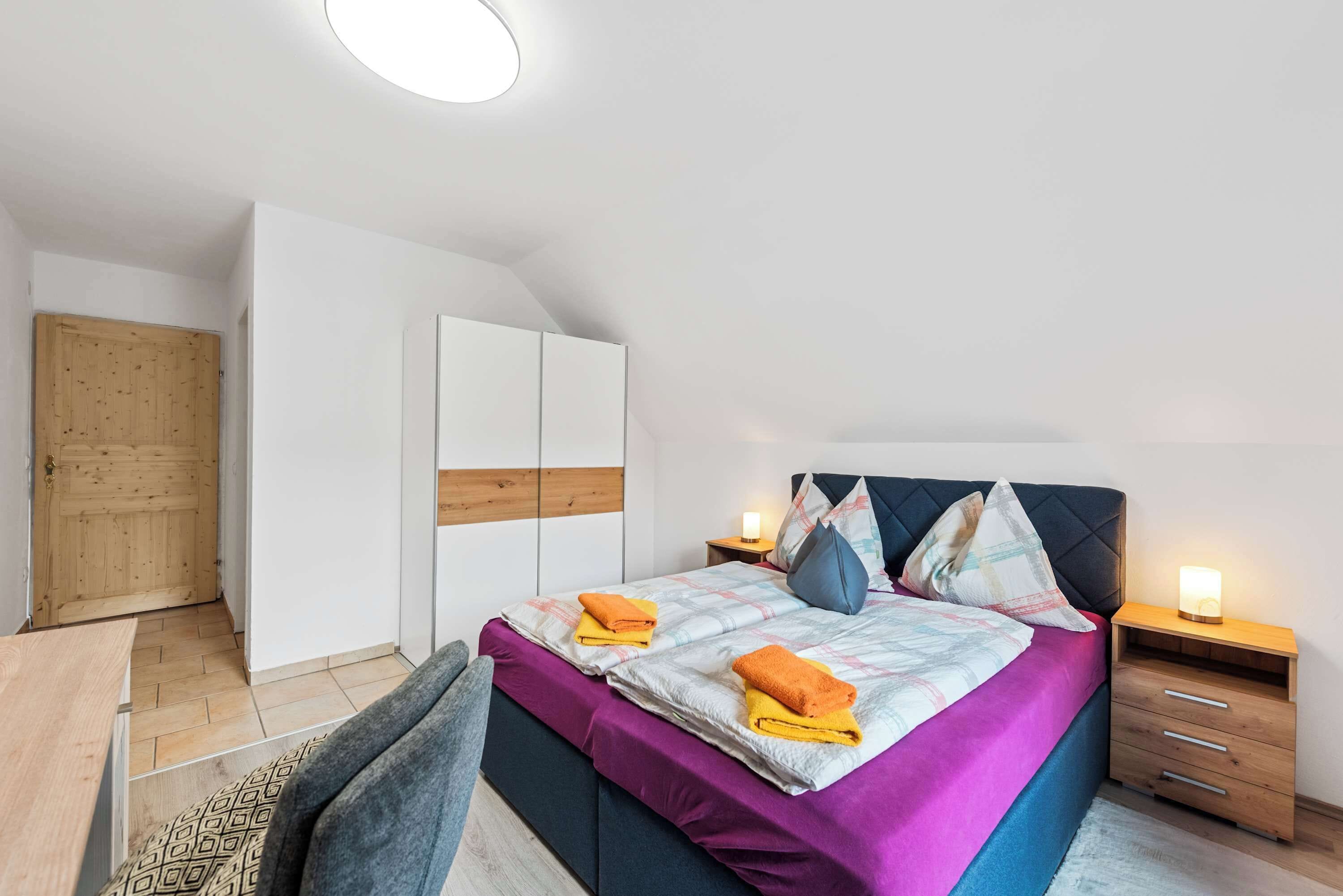 1 bedroom, desk, WiFi, bed sheets