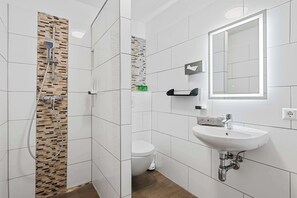 Shower, hair dryer, towels, shampoo