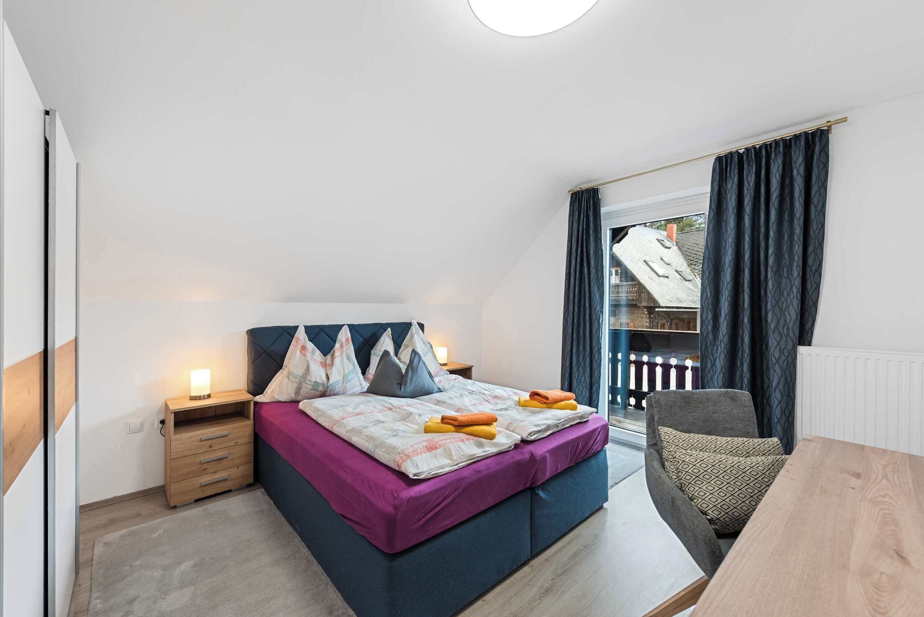 1 bedroom, desk, WiFi, bed sheets
