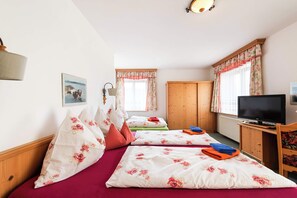Desk, WiFi, bed sheets