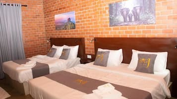 Deluxe Double Room, Garden View | Laptop workspace, free WiFi