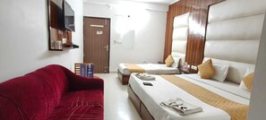 Desk, free WiFi - Hotel VVS Near Delhi Airport (New Delhi)