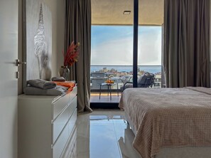 Room - Qoople New Level Cleopatra 2  A13- Cozy 2-bedroom apartment (Alanya)