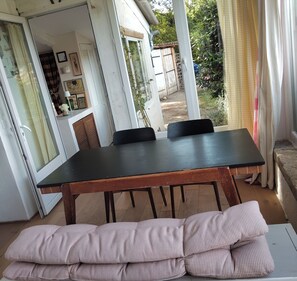 Dining - House close to town, at the foot of the via Domitia cycle path (Apt)