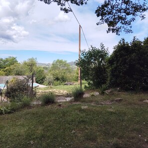 Property grounds - House close to town, at the foot of the via Domitia cycle path (Apt)