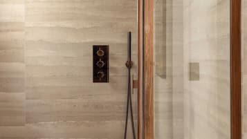 Appartement | Salle de bain | SĂšche-cheveux, serviettes fournies, shampoing