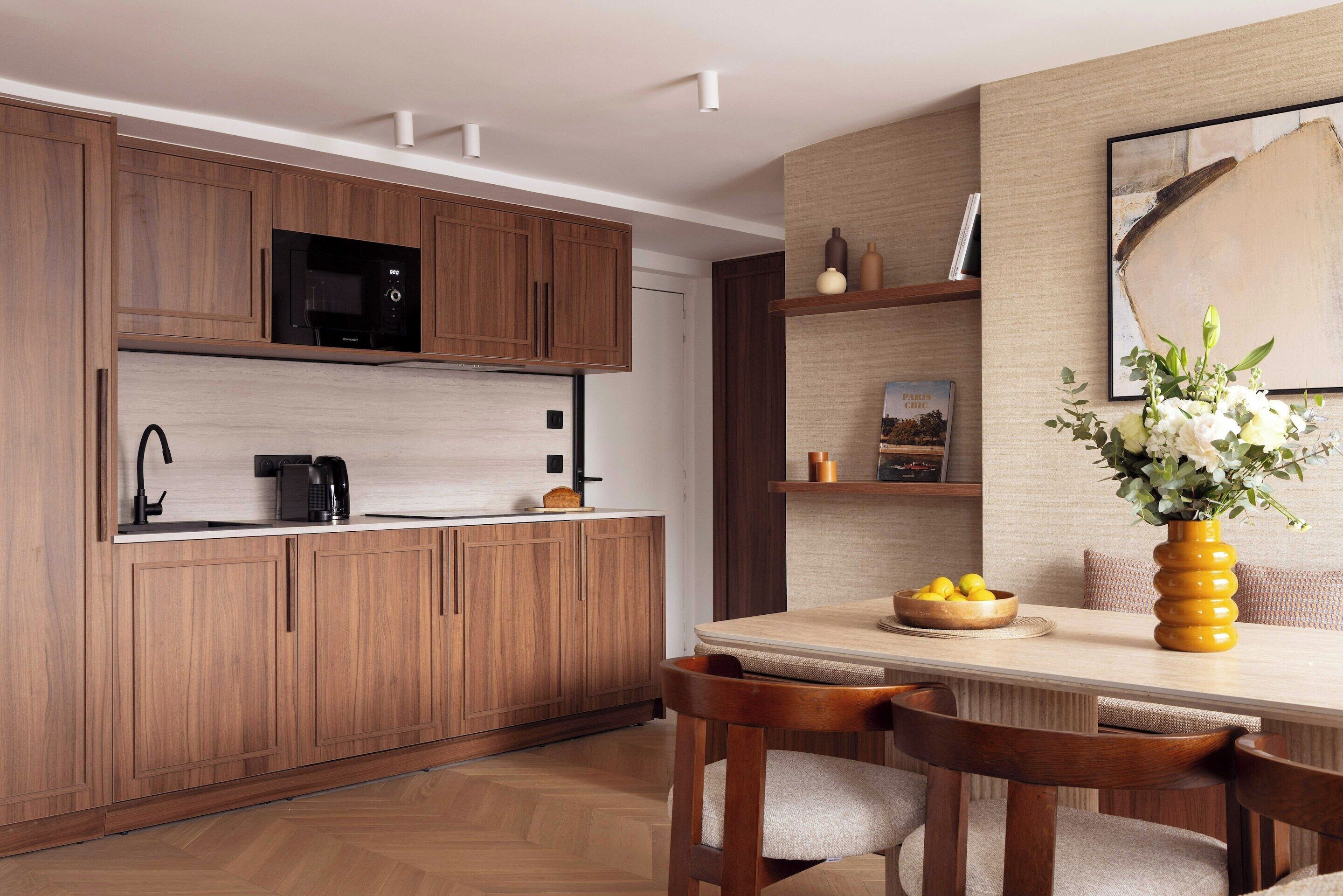 Apartment | Eigene Küche | Kühlschrank, Mikrowelle, Herdplatte, Wasserkocher mit Kaffee-/Teezubehör