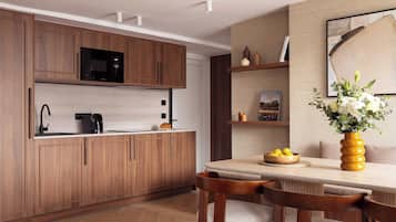 Appartement | Cuisine privée | Réfrigérateur, micro-ondes, plaque de cuisson, cafetiÚre/bouilloire
