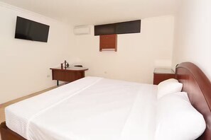 4 Schlafzimmer, Schreibtisch, Bügeleisen/Bügelbrett, kostenloses WLAN