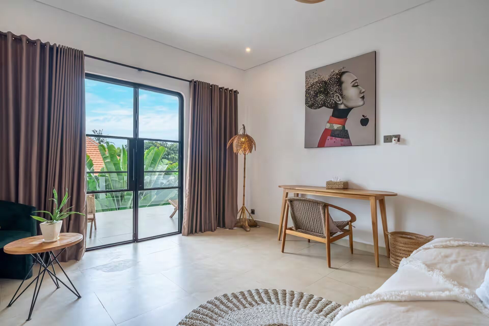 Familie villa, 3 slaapkamers, uitzicht op zwembad | Woonruimte | Een 50-inch smart-tv met digitale zenders