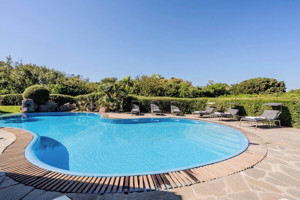 Villa Flor, Exclusive Property With Pool In Stintino - Stintino