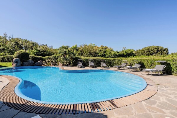 Villa Flor, Exclusive Property With Pool In Stintino - Porto Torres