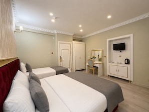 Classic Triple Room | Iron/ironing board, free WiFi - Oldcity Rhythm House (Istanbul)