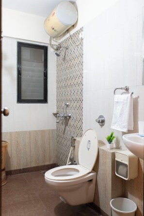 タオル、トイレットペーパー