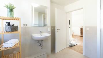 Superior Condo, 1 King Bed with Sofa bed, Kitchen, Garden View | Bathroom