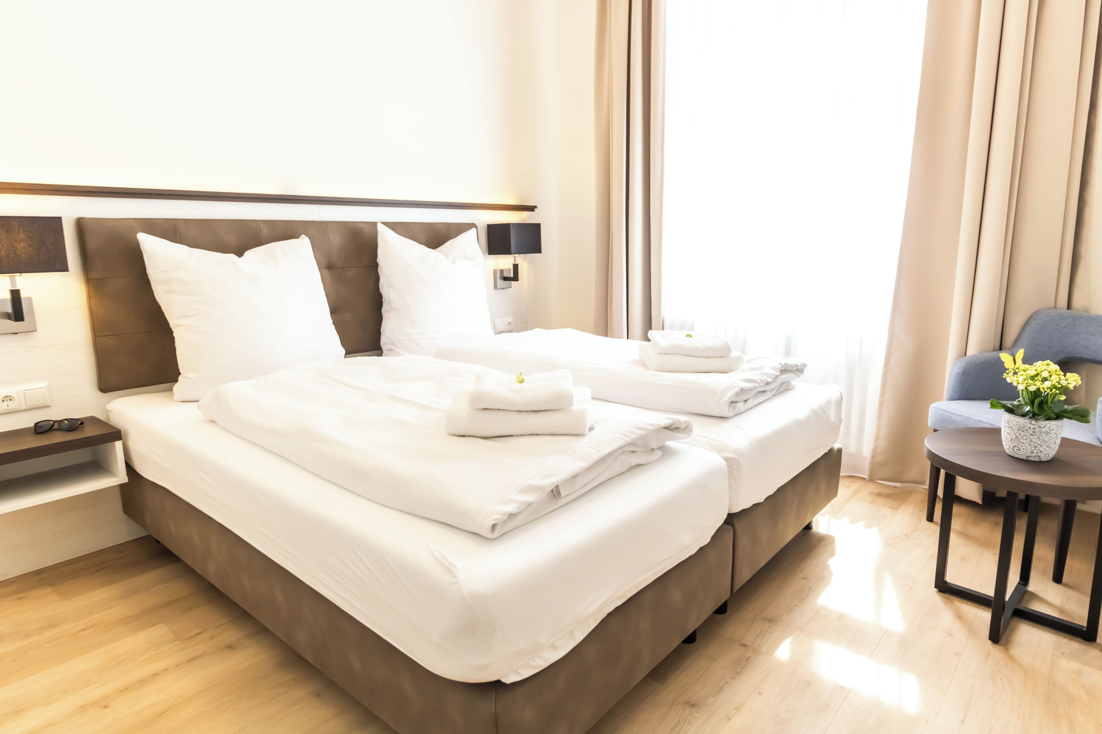 Apartemen Superior, 1 Tempat Tidur King dengan tempat tidur Sofa, Hewan Peliharaan Diizinkan | Seprai premium dan didekorasi berbeda-beda