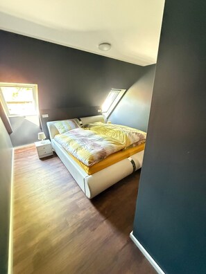 WiFi, bed sheets