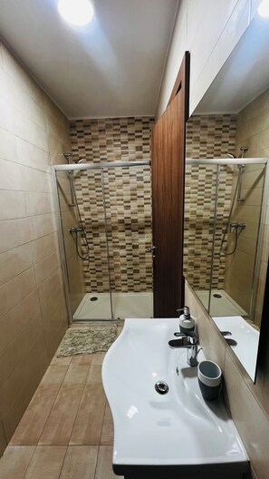 Free toiletries, hair dryer, towels, soap - Fleur de lys Appartment  (Birkirkara)