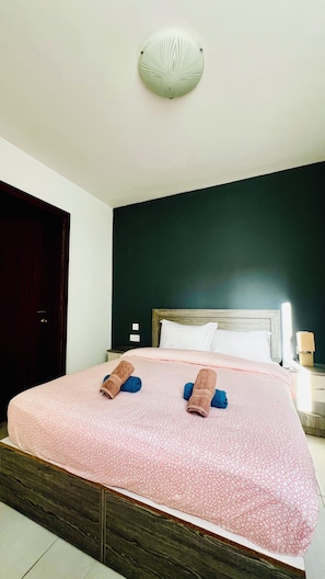 Artículos del minibar gratis y caja de seguridad en la habitación