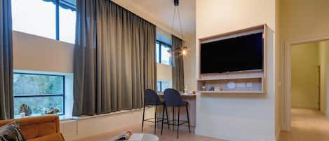 Deluxe Studio | Living area