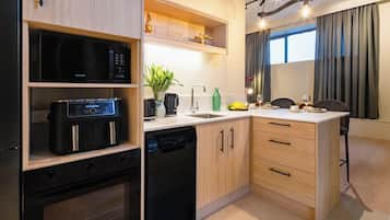 Classic Studio | Private kitchen | Full-size fridge, oven, dishwasher