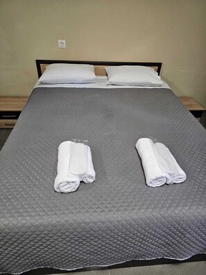 Iron/ironing board, WiFi, bed sheets - Chous Cozy Studio - Central & Equipped Holiday Home (Alexandroupoli)