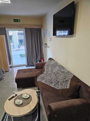 Living area - Chous Cozy Studio - Central & Equipped Holiday Home (Alexandroupoli)
